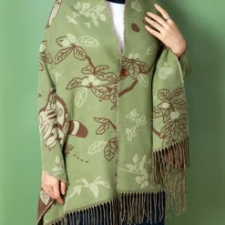 Maison Ghibli Outfits-Light Green Stole Totoro & Catbus - My Neighbor Totoro