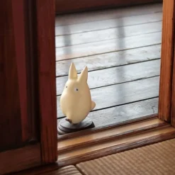 Maison Ghibli Statues-Small Totoro Walking Pocket Statue - My Neighbor Totoro